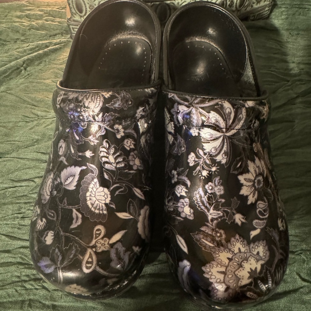 Size 36 Dansko Nursing no slip shoes, multicolored black and silver